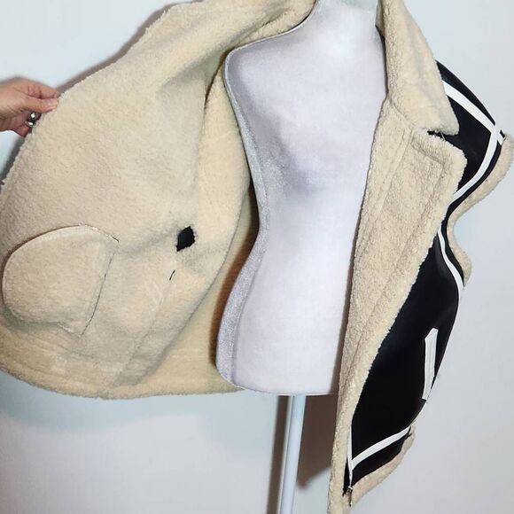 Azalea Wang Oversized Black Faux Leather Vest with Sherpa Lining NWOT One Size - Picture 8 of 12